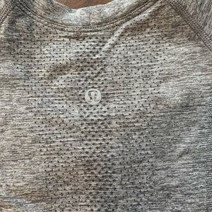 Lululemon size 6 swiftly tech short-sleeve shirt 2.0